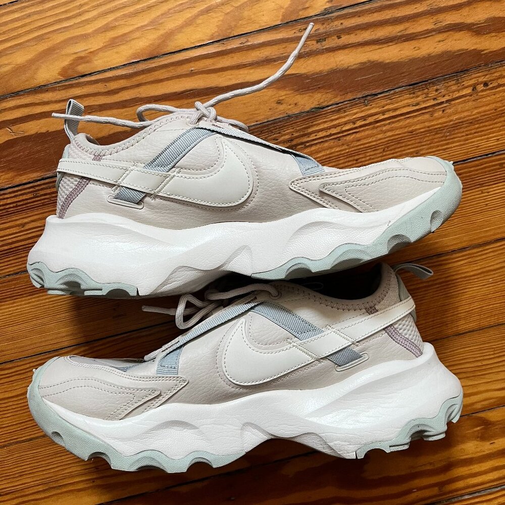 Nike TC 7900 Light Orewood Taupe